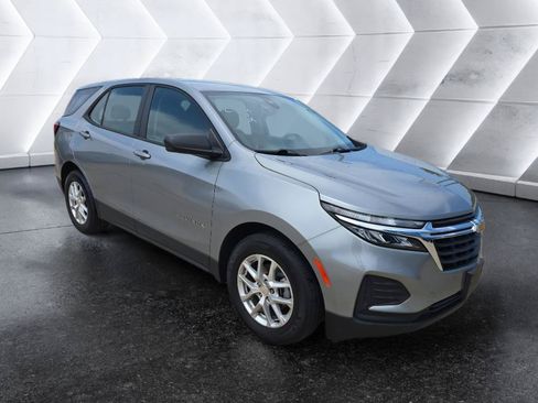 Used 2024 Chevrolet Equinox LS w/ Driver Confidence II Package FWD image 3