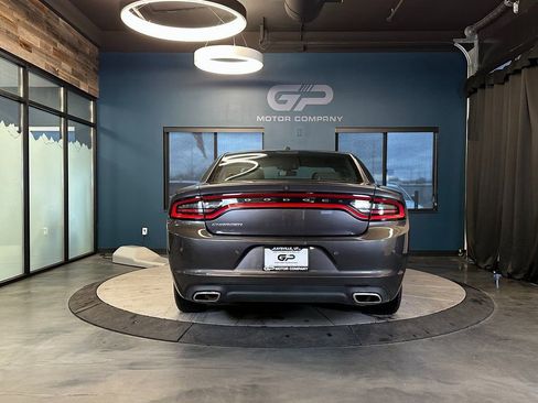 Used 2022 Dodge Charger SXT RWD image 4