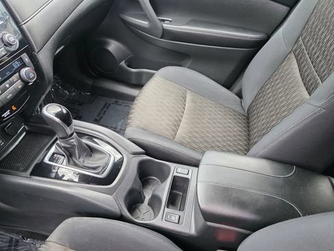 Used 2017 Nissan Rogue SV AWD/4WD image 30