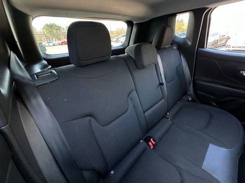 Used 2018 Jeep Renegade Altitude AWD/4WD image 33