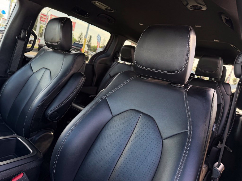 Used 2025 Chrysler Pacifica Select FWD image 15
