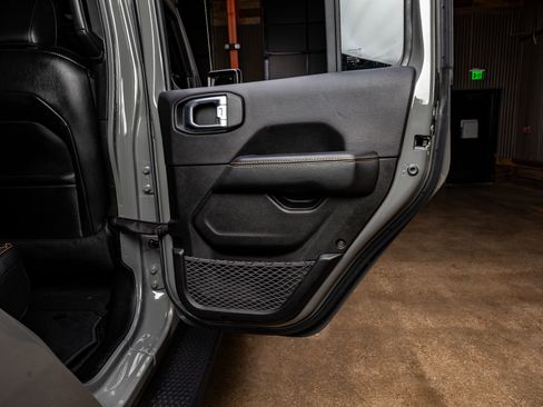 Used 2022 Jeep Gladiator Overland image 40