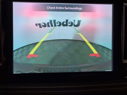 Used 2025 Chrysler Pacifica Limited FWD image 19