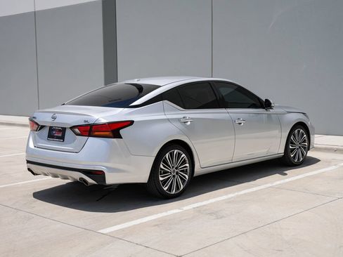 Used 2023 Nissan Altima 2.5 SL FWD image 7