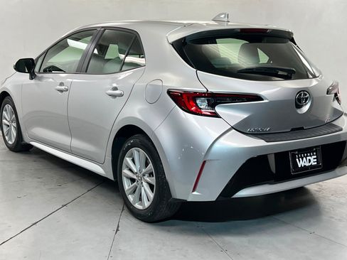 Used 2023 Toyota Corolla SE FWD image 3