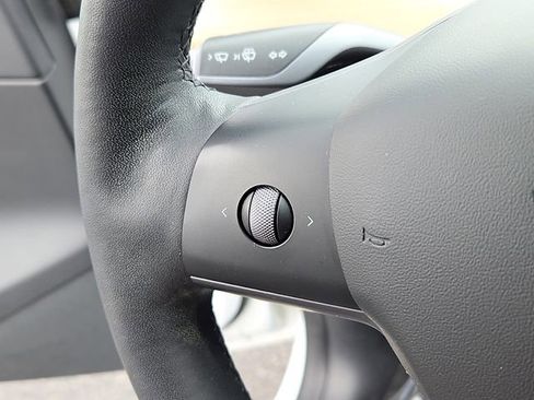 Used 2021 Tesla Model Y Long Range image 21