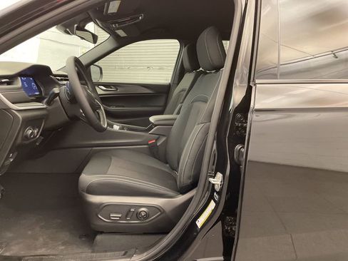 New 2026 Jeep Grand Cherokee L Laredo image 14