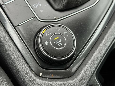 Used 2020 Volkswagen Tiguan SE AWD/4WD image 30