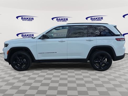 Used 2025 Jeep Grand Cherokee Altitude image 6