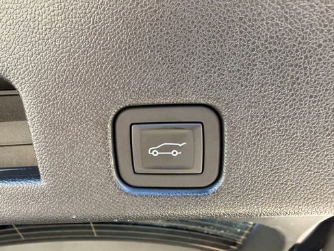 Used 2025 Buick Enclave Preferred AWD/4WD image 26