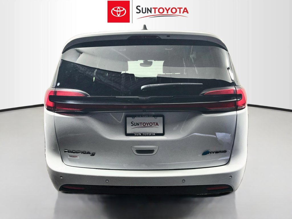 Used 2024 Chrysler Pacifica Limited FWD image 4