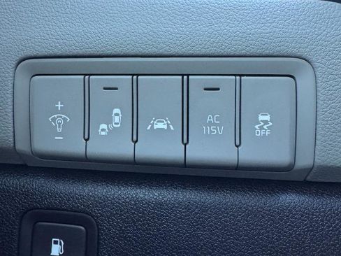 Used 2018 Kia Sedona SX Limited image 20