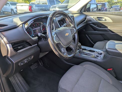 Used 2020 Chevrolet Traverse LT image 9
