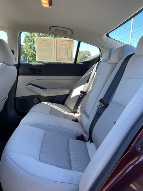 Used 2025 Nissan Altima 2.5 SV FWD image 15