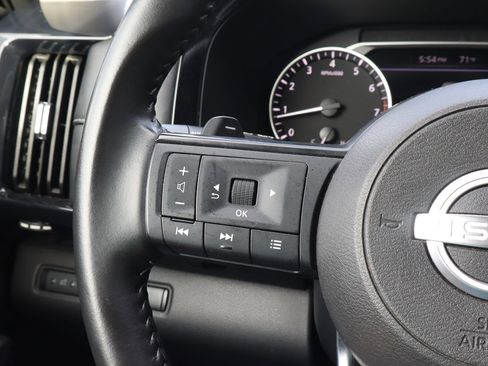 Used 2025 Nissan Pathfinder SV FWD image 26