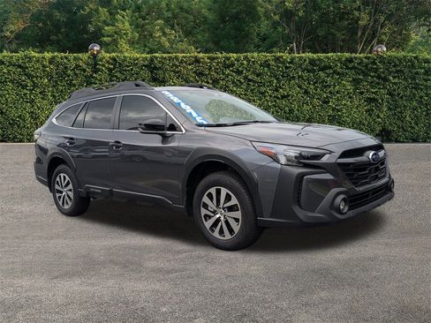 Used 2025 Subaru Outback Premium image 2
