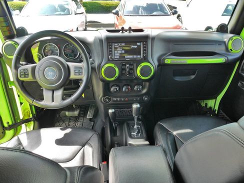 Used 2013 Jeep Wrangler Unlimited Sahara AWD/4WD image 18