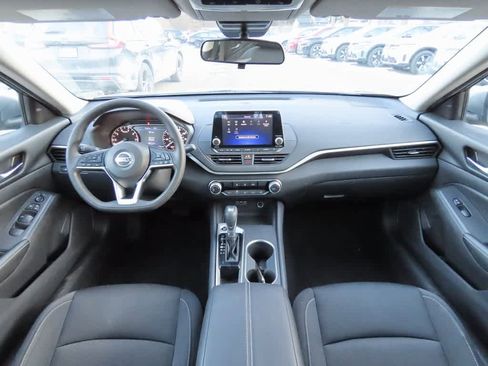 Used 2022 Nissan Altima 2.5 SV image 17