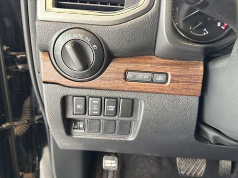 Used 2018 Nissan Titan Platinum Reserve AWD/4WD image 14