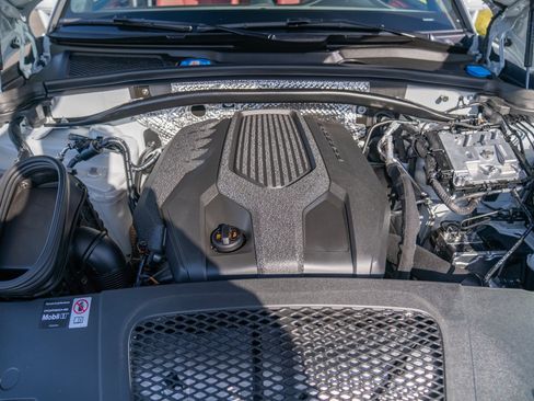 Certified 2026 Porsche Macan AWD/4WD image 29