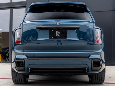 New 2026 Rolls-Royce Cullinan Black Badge image 10