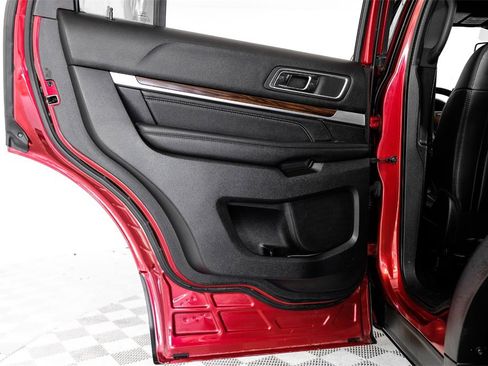 Used 2019 Ford Explorer Limited w/ Class III Trailer Tow Package image 46