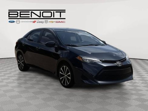 Used 2018 Toyota Corolla LE FWD image 3