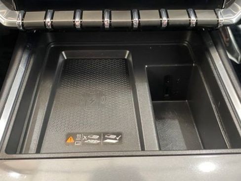 Used 2025 GMC Acadia Elevation image 42