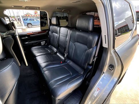 Used 2019 Lexus LX 570 4WD w/ Luxury Package image 19