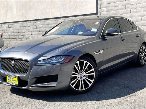 Used 2017 Jaguar XF Prestige image 12