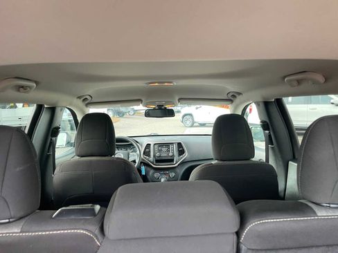 Used 2017 Jeep Cherokee Sport FWD image 22