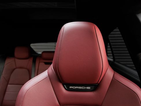 Used 2025 Porsche Macan 4S Electric image 16