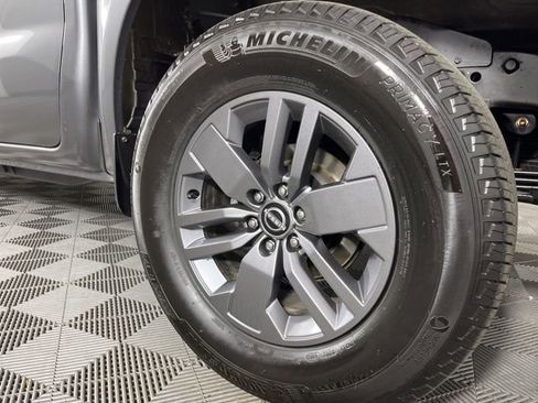 Used 2025 Nissan Frontier SV w/ SV Convenience Package image 14