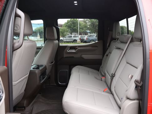 Used 2024 Chevrolet Silverado 1500 LT Trail Boss w/ Convenience Package II AWD/4WD image 22
