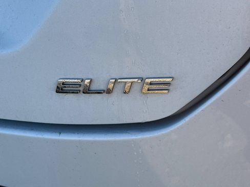 Used 2023 Honda Pilot Elite image 6