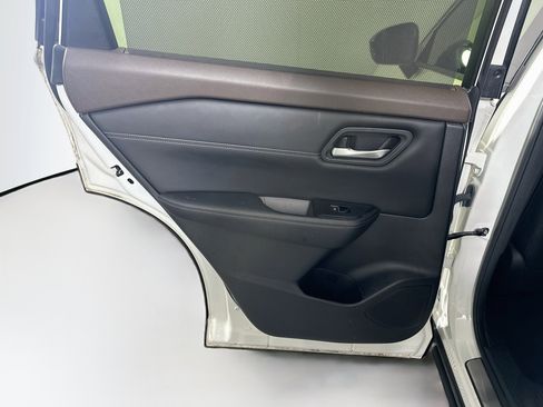 Used 2023 Nissan Rogue SL w/ SL Premium Package FWD image 27
