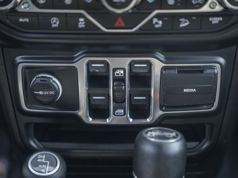 Used 2020 Jeep Wrangler Unlimited Sahara image 26