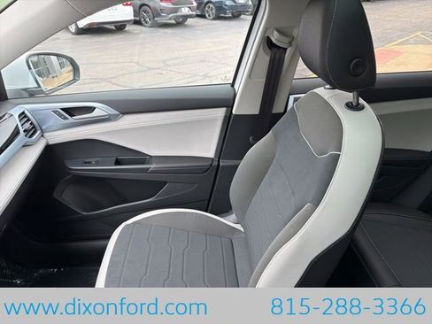 New 2026 Volkswagen Taos SE image 20