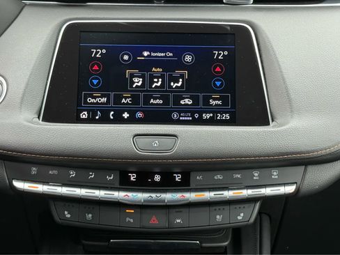 Used 2022 Cadillac XT4 Sport w/ Comfort Package AWD/4WD image 29