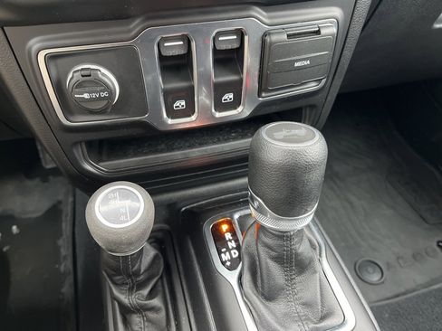 Used 2023 Jeep Wrangler Sport S image 20