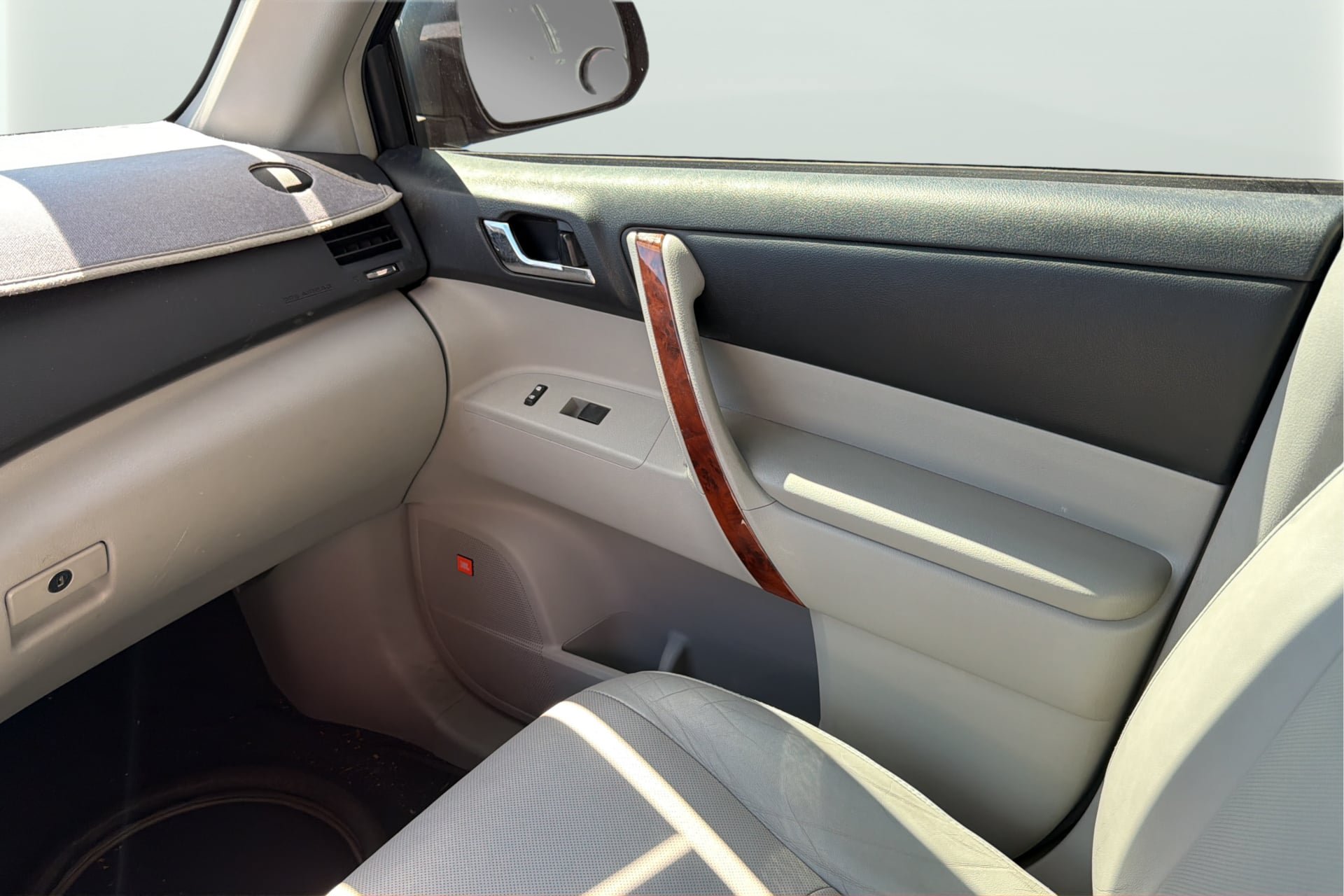 Used 2012 Toyota Highlander Limited w/ Tow Pkg FWD image 18