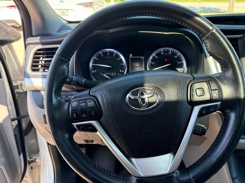 Used 2017 Toyota Highlander XLE AWD/4WD image 14