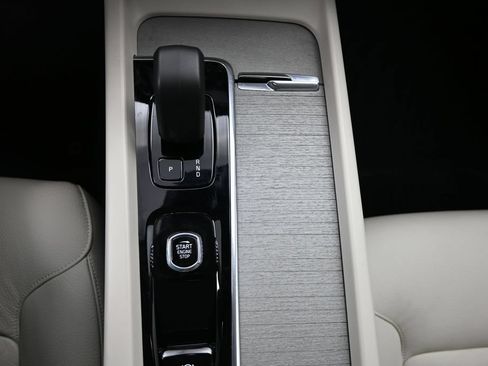 Used 2024 Volvo XC60 B5 Plus AWD/4WD image 13