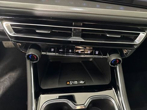 Used 2026 Chevrolet Traverse LT image 23