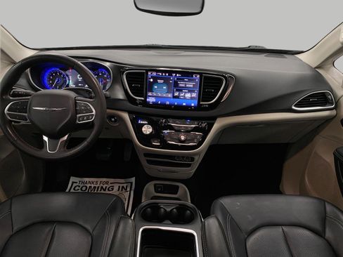 Used 2024 Chrysler Pacifica Touring-L FWD image 20