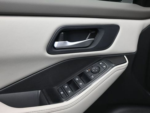 New 2025 Nissan Rogue SV image 10