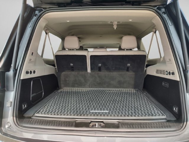Used 2024 Jeep Wagoneer L Series II w/ Flexible Seating Group RWD image 30