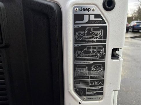 Used 2021 Jeep Wrangler Unlimited Sahara image 41