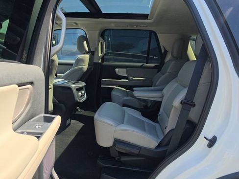 Used 2025 Ford Expedition Active RWD image 6