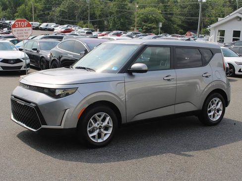 Used 2025 Kia Soul LX w/ LX Technology Package FWD image 4